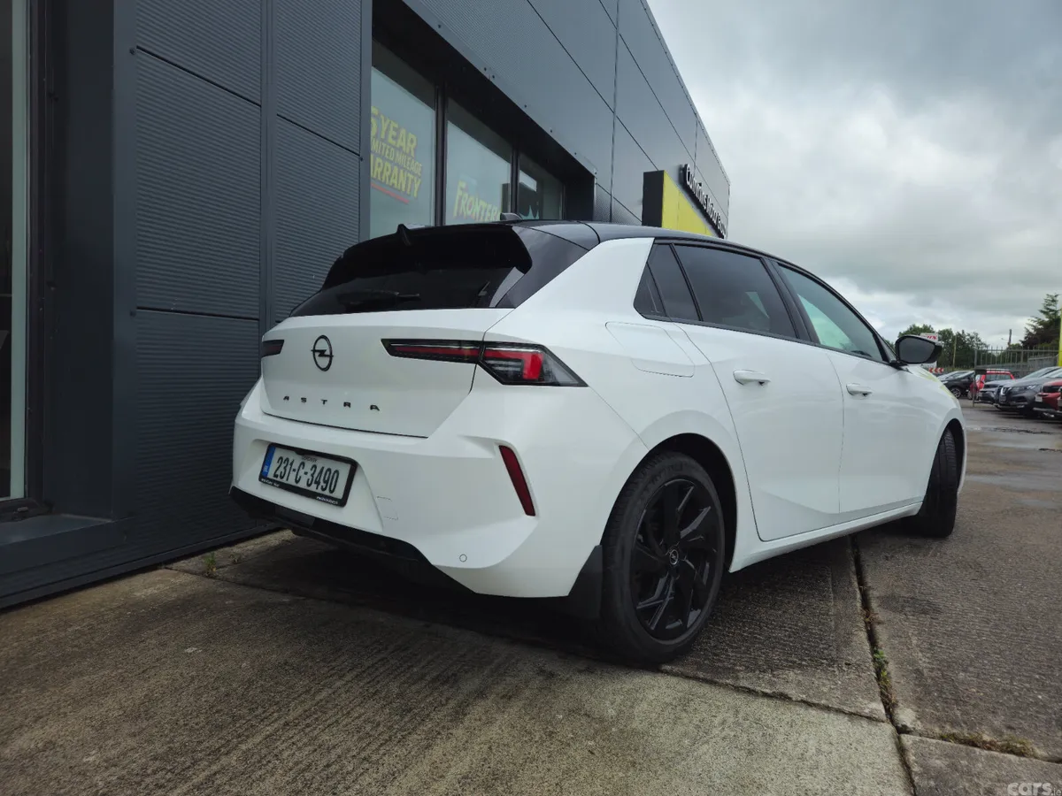 Opel Astra Hatchback, Petrol, 2023, White