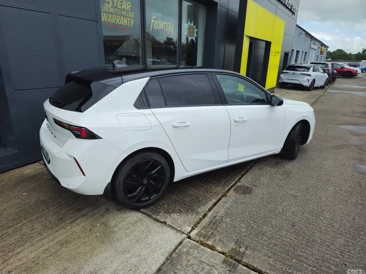 Opel Astra Hatchback, Petrol, 2023, White