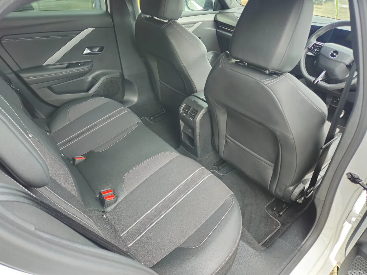 Opel Astra Hatchback, Petrol, 2023, White