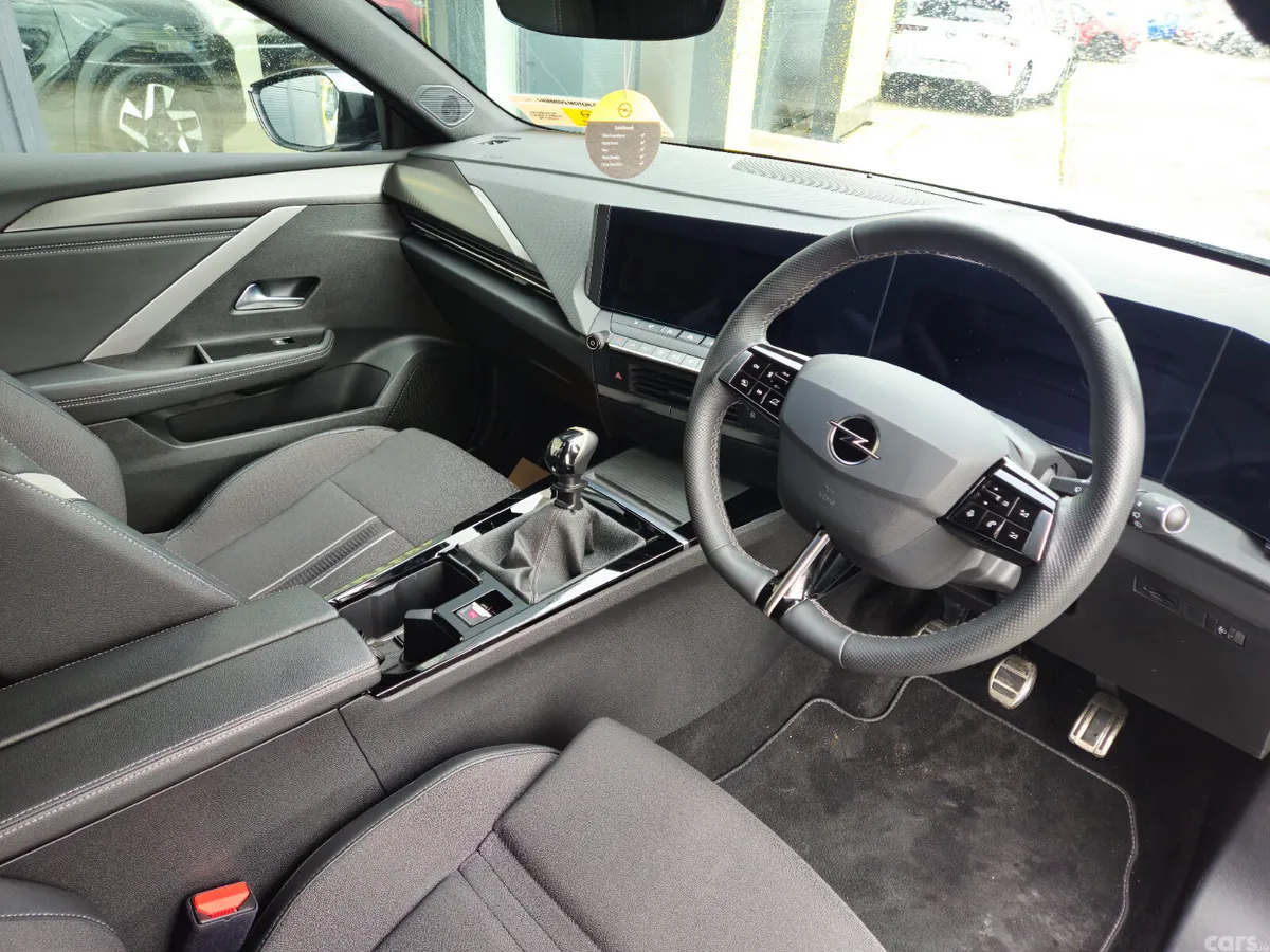 Opel Astra Hatchback, Petrol, 2023, White
