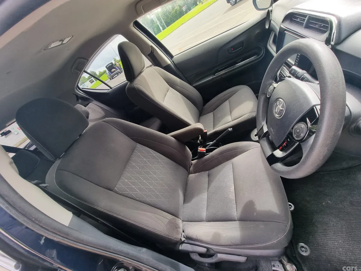 Toyota Aqua Hatchback, Petrol Hybrid, 2019, Blue