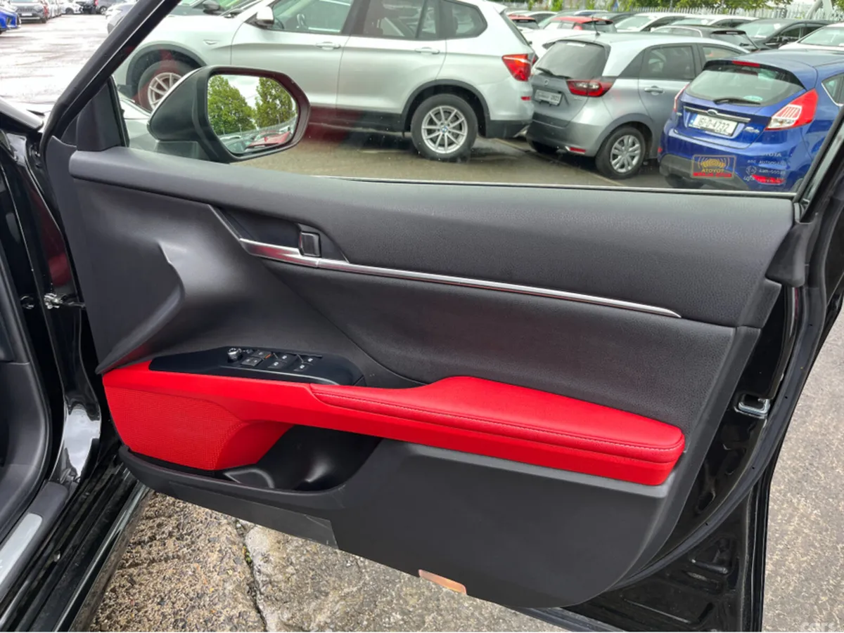 Toyota Camry Saloon, Petrol Hybrid, 2021, Black