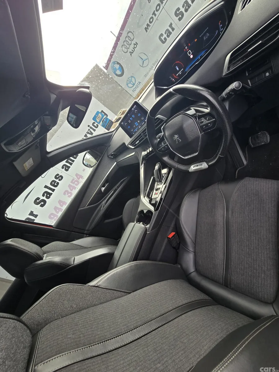 Peugeot 3008 MPV, Diesel, 2020, Red
