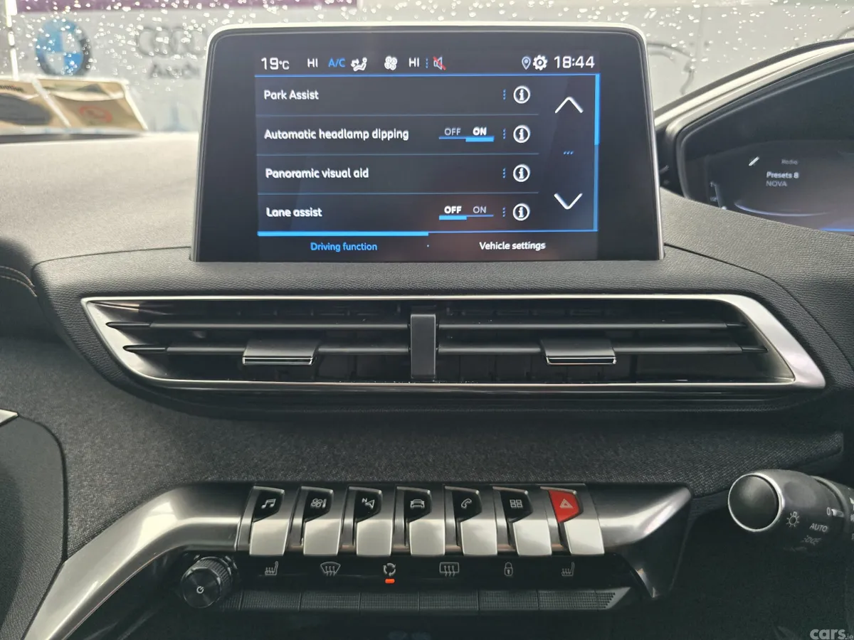 Peugeot 3008 MPV, Diesel, 2020, Red