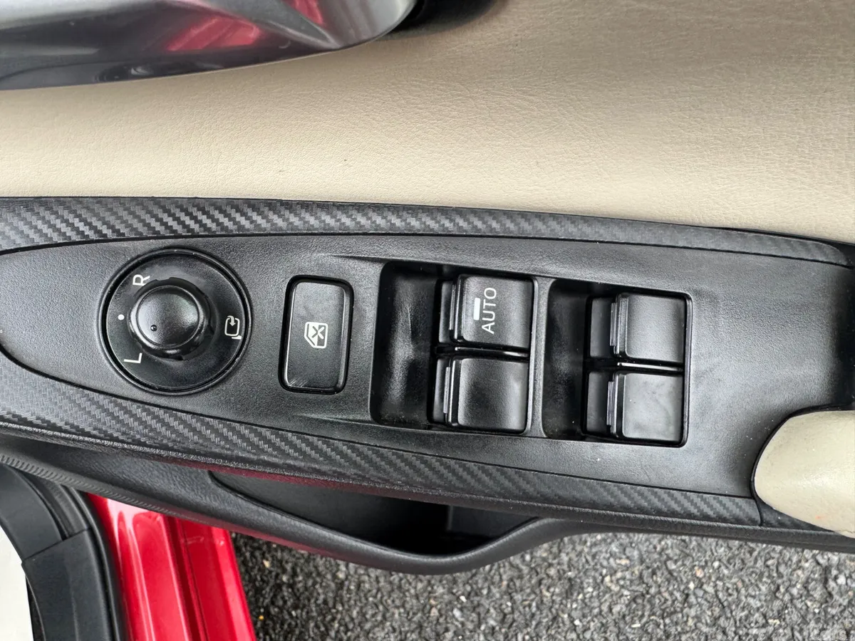 Mazda Demio MPV, Diesel, 2015, Red