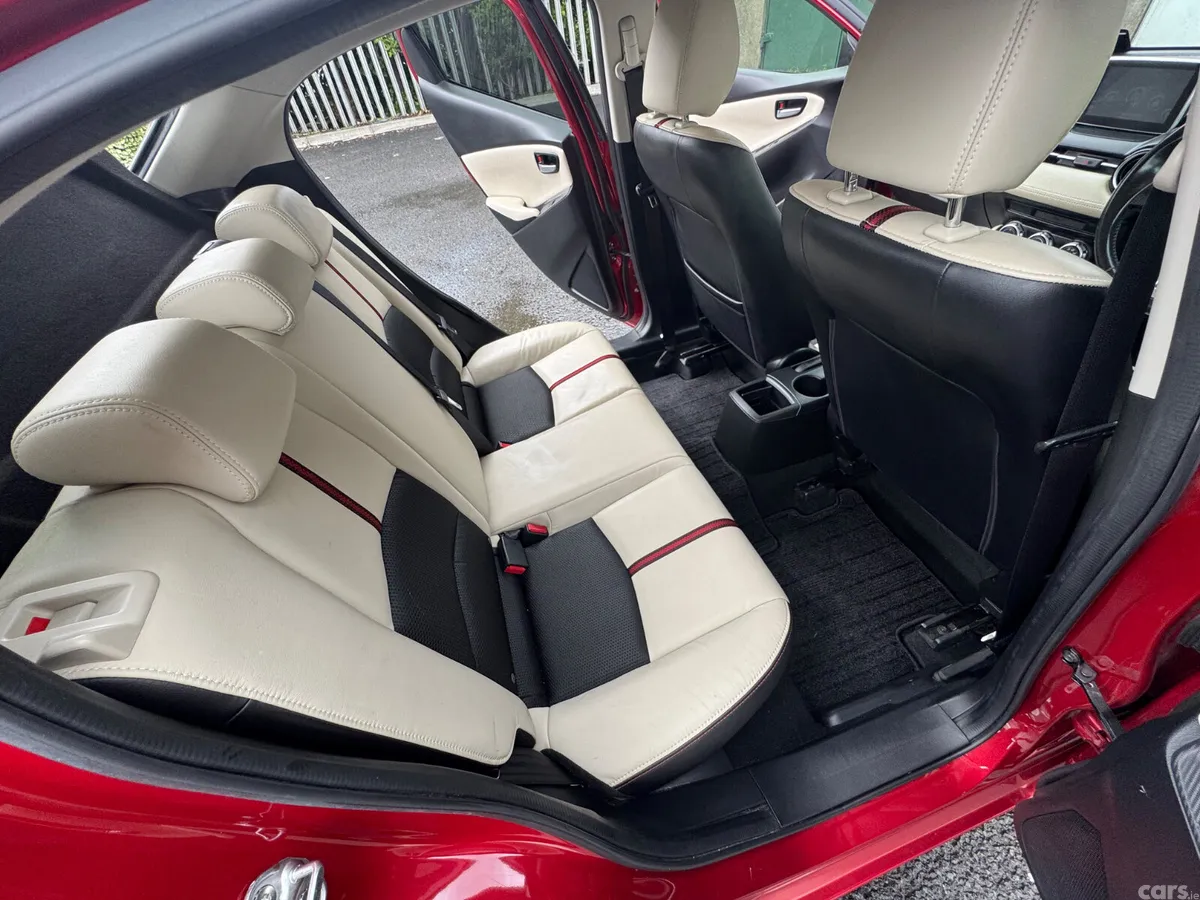 Mazda Demio MPV, Diesel, 2015, Red