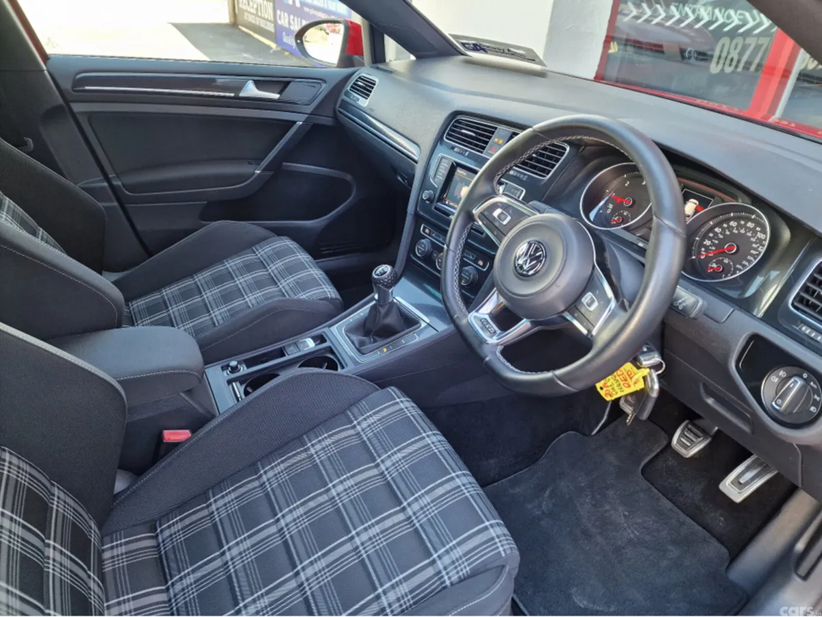 Volkswagen Golf Hatchback, Diesel, 2014, Red