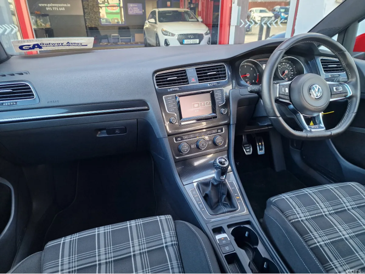 Volkswagen Golf Hatchback, Diesel, 2014, Red