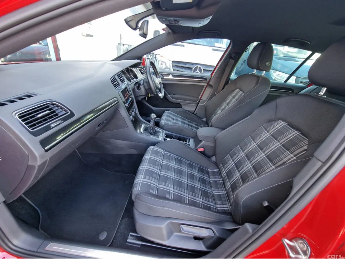 Volkswagen Golf Hatchback, Diesel, 2014, Red