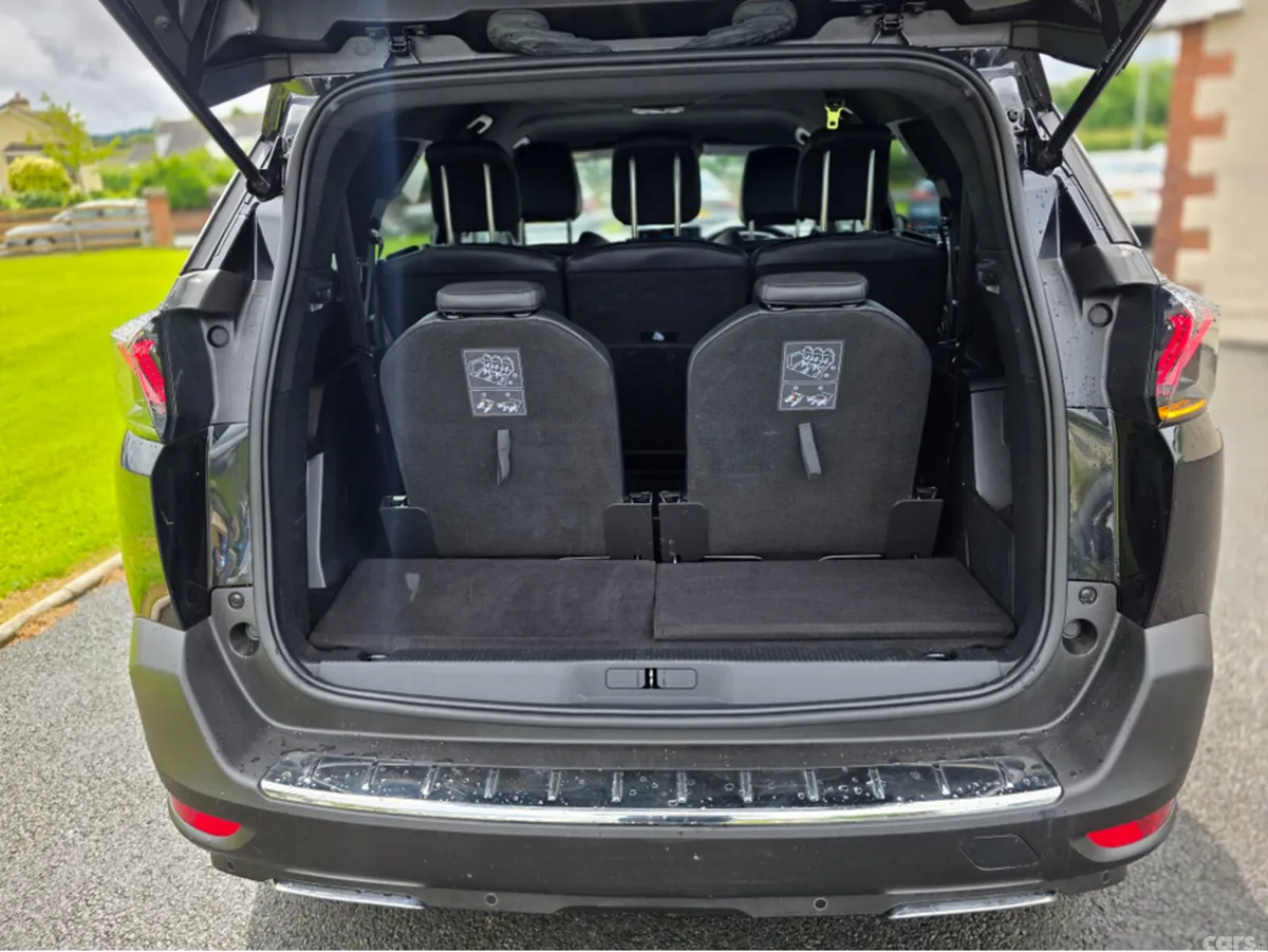 Peugeot 5008 MPV, Diesel, 2023, Black