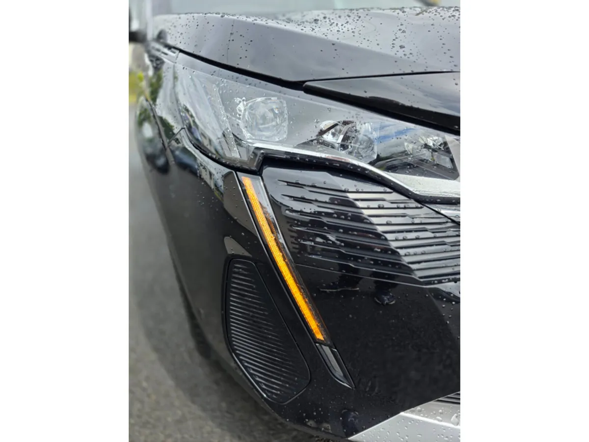 Peugeot 5008 MPV, Diesel, 2023, Black