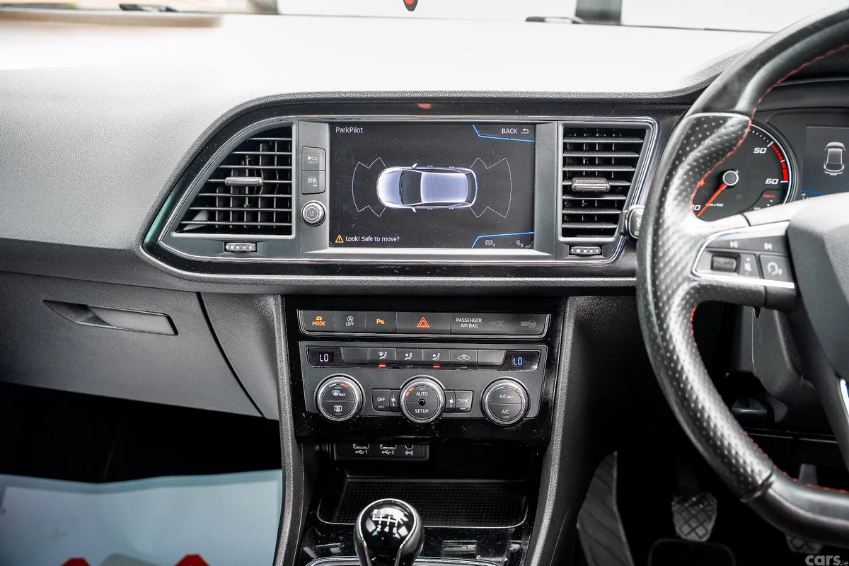 SEAT Leon Hatchback, Diesel, 2019, Blue