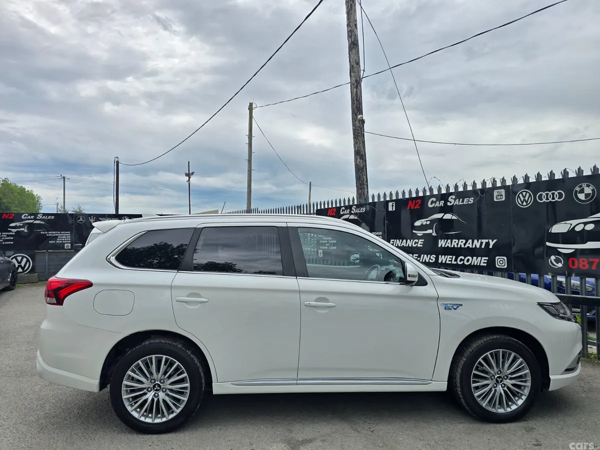 Mitsubishi Outlander SUV, Petrol Plug-in Hybrid, 2019, White