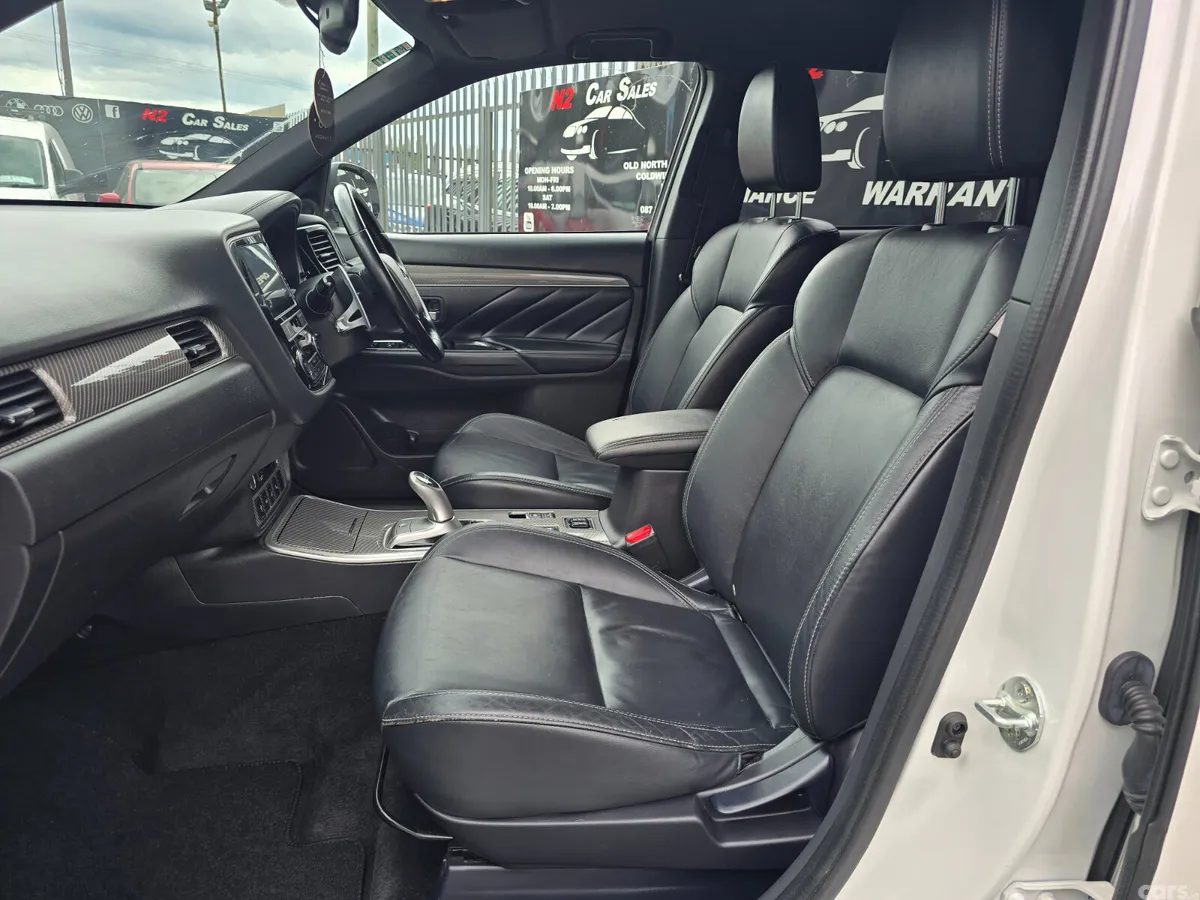 Mitsubishi Outlander SUV, Petrol Plug-in Hybrid, 2019, White