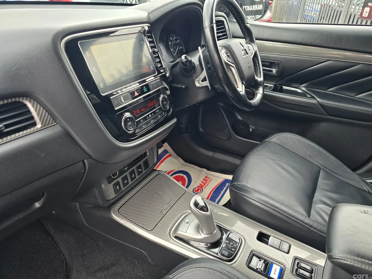 Mitsubishi Outlander SUV, Petrol Plug-in Hybrid, 2019, White
