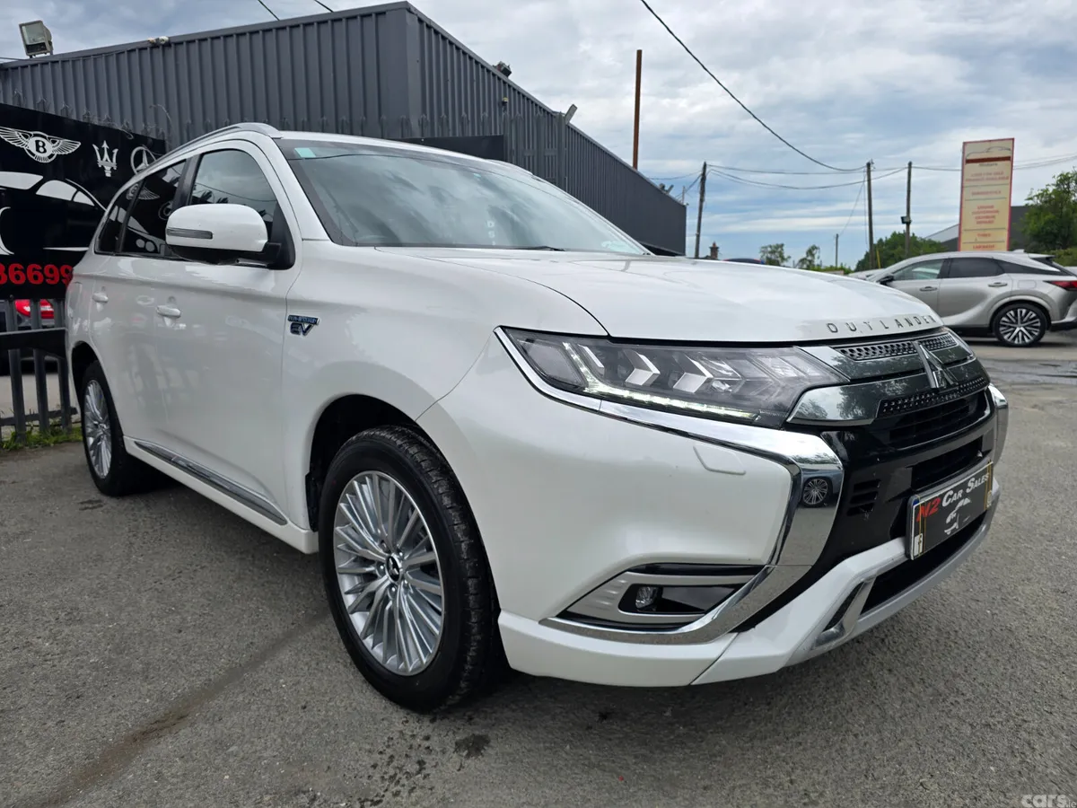 Mitsubishi Outlander SUV, Petrol Plug-in Hybrid, 2019, White