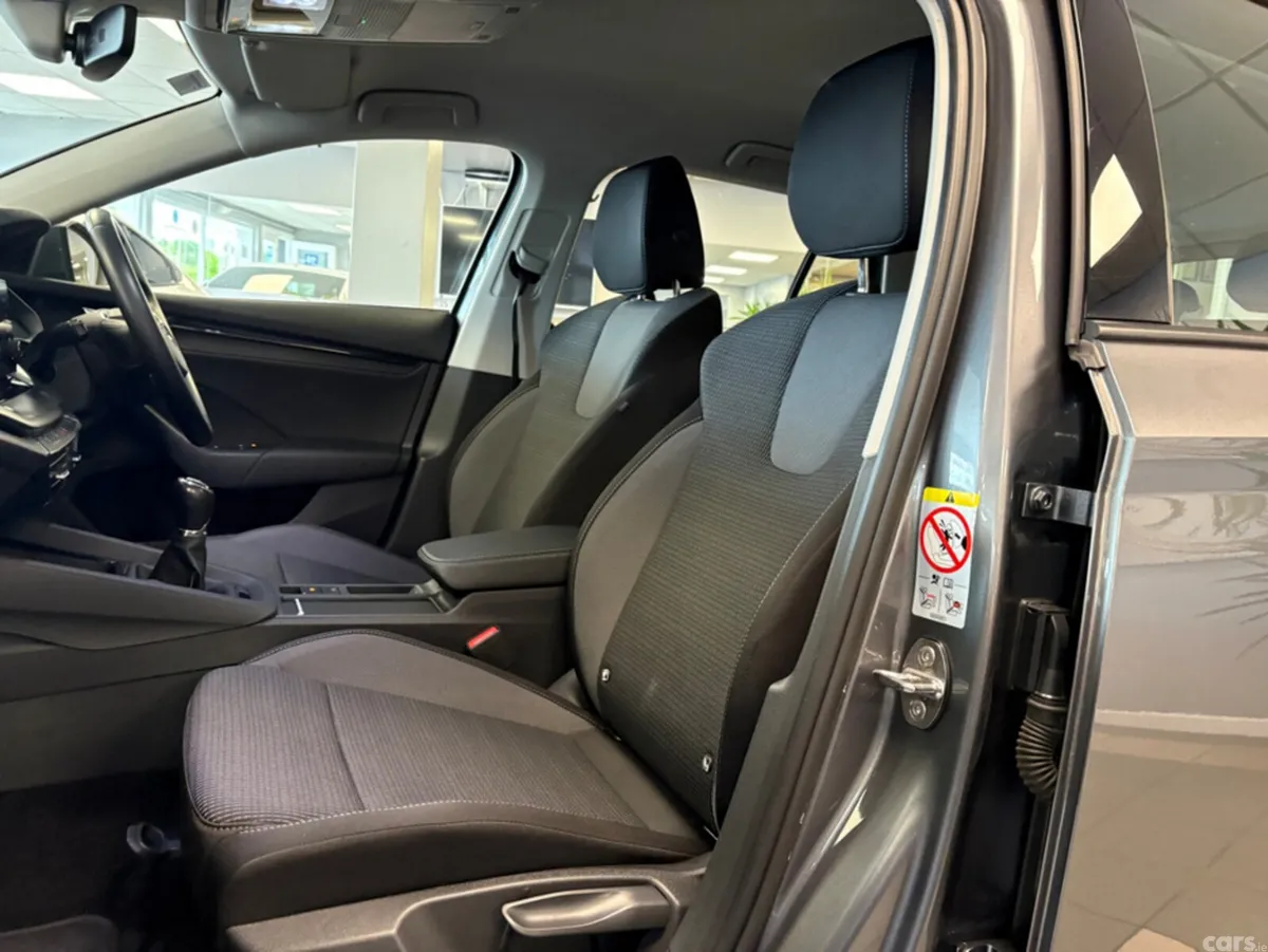 Skoda Octavia Estate, Diesel, 2023, Grey