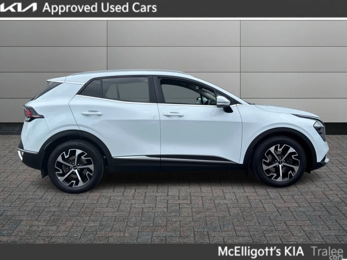 Kia Sportage MPV, Diesel, 2022, White