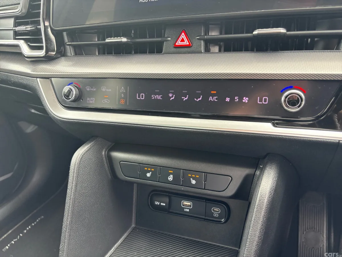 Kia Sportage MPV, Diesel, 2022, White