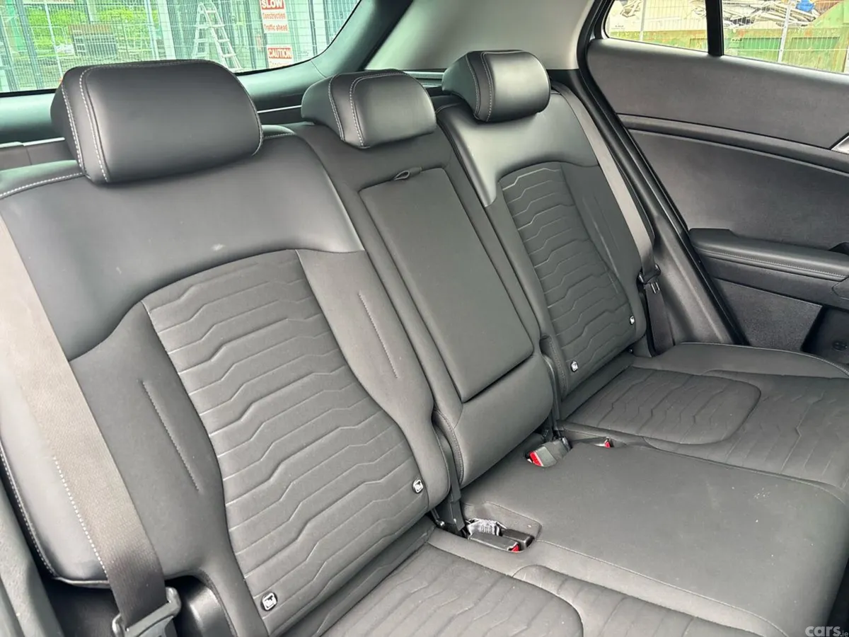Kia Sportage SUV, Petrol Plug-in Hybrid, 2023, Grey