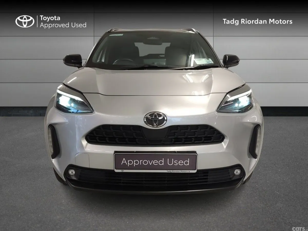 Toyota Yaris Cross Hatchback, Petrol Hybrid, 2025, Silver