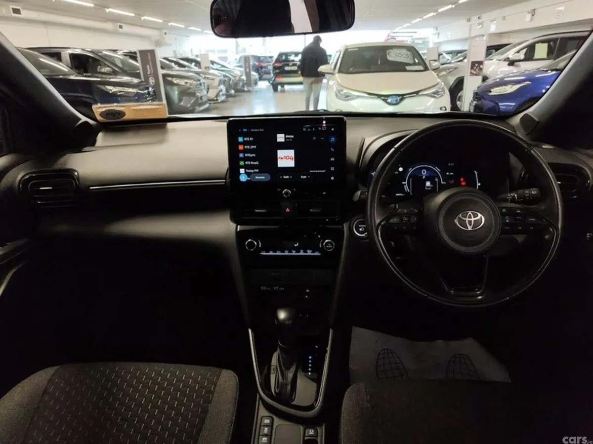 Toyota Yaris Cross Hatchback, Petrol Hybrid, 2025, Silver