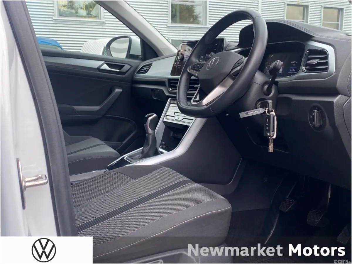 Volkswagen T-Roc SUV, Petrol, 2023, White