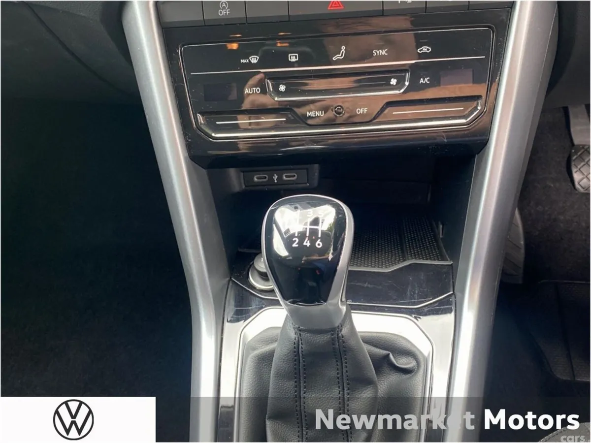 Volkswagen T-Roc SUV, Petrol, 2023, White
