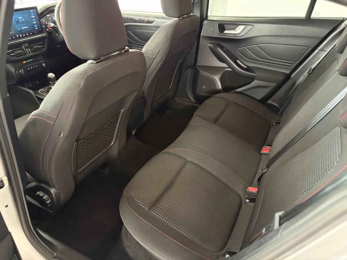 Ford Focus Hatchback, Petrol, 2024, Silver