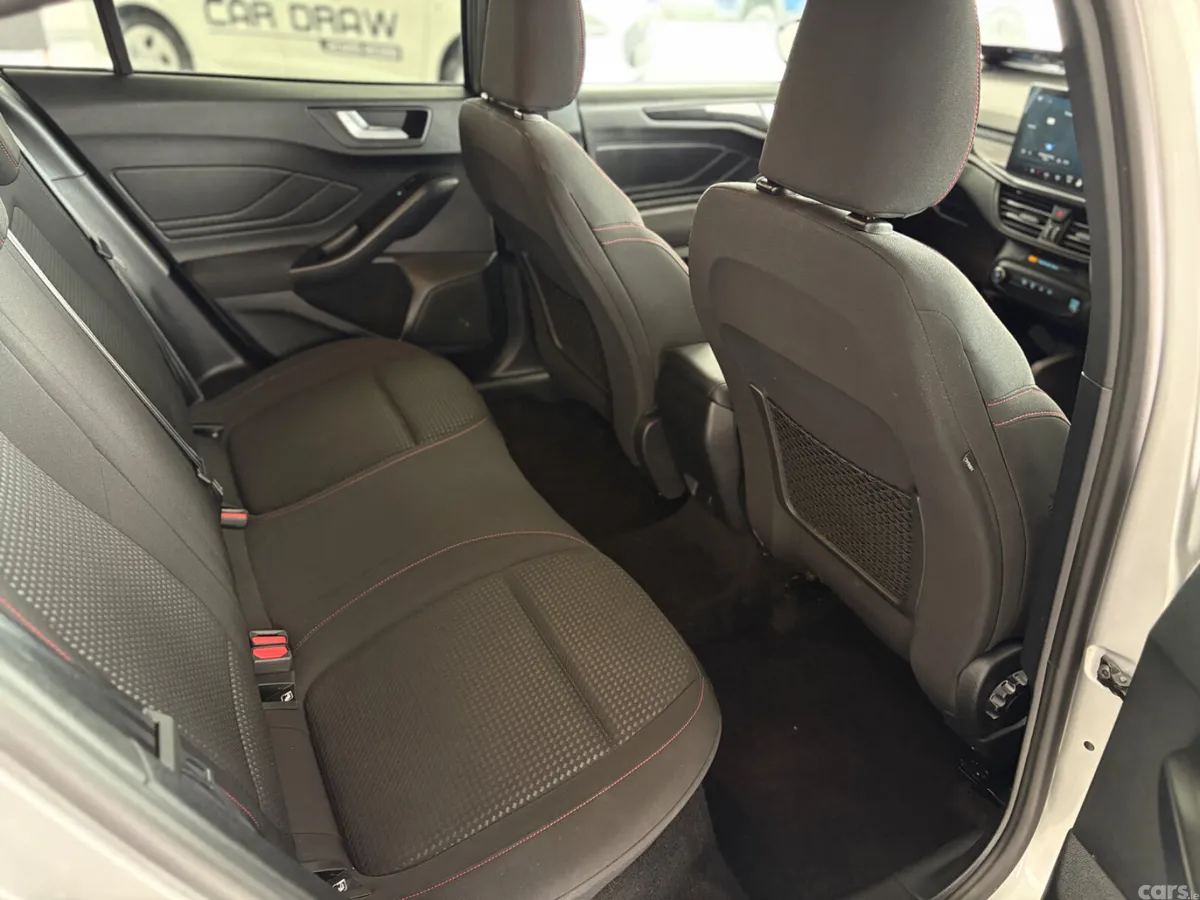 Ford Focus Hatchback, Petrol, 2024, Silver