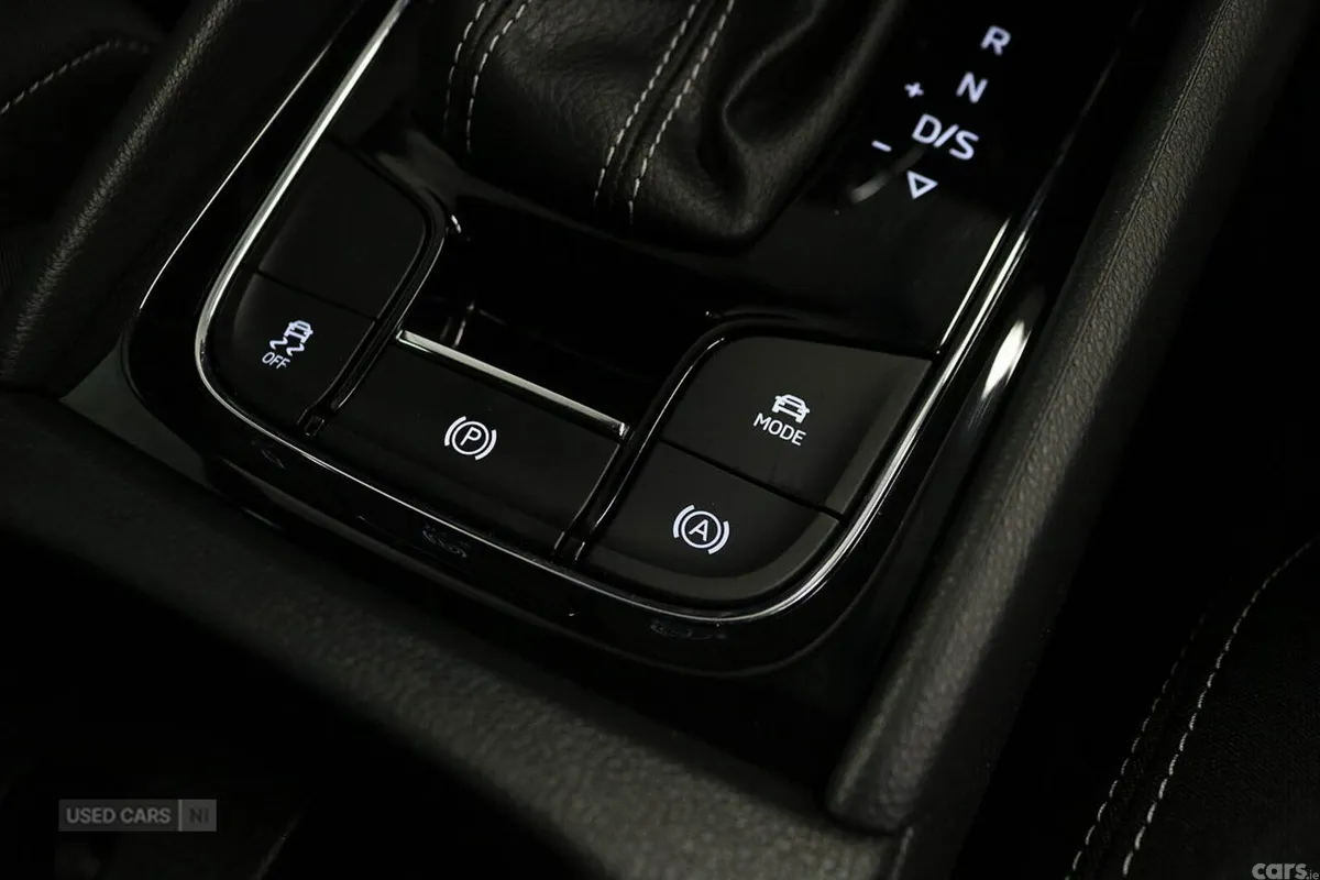 Skoda Karoq SUV, Petrol, 2023, Grey
