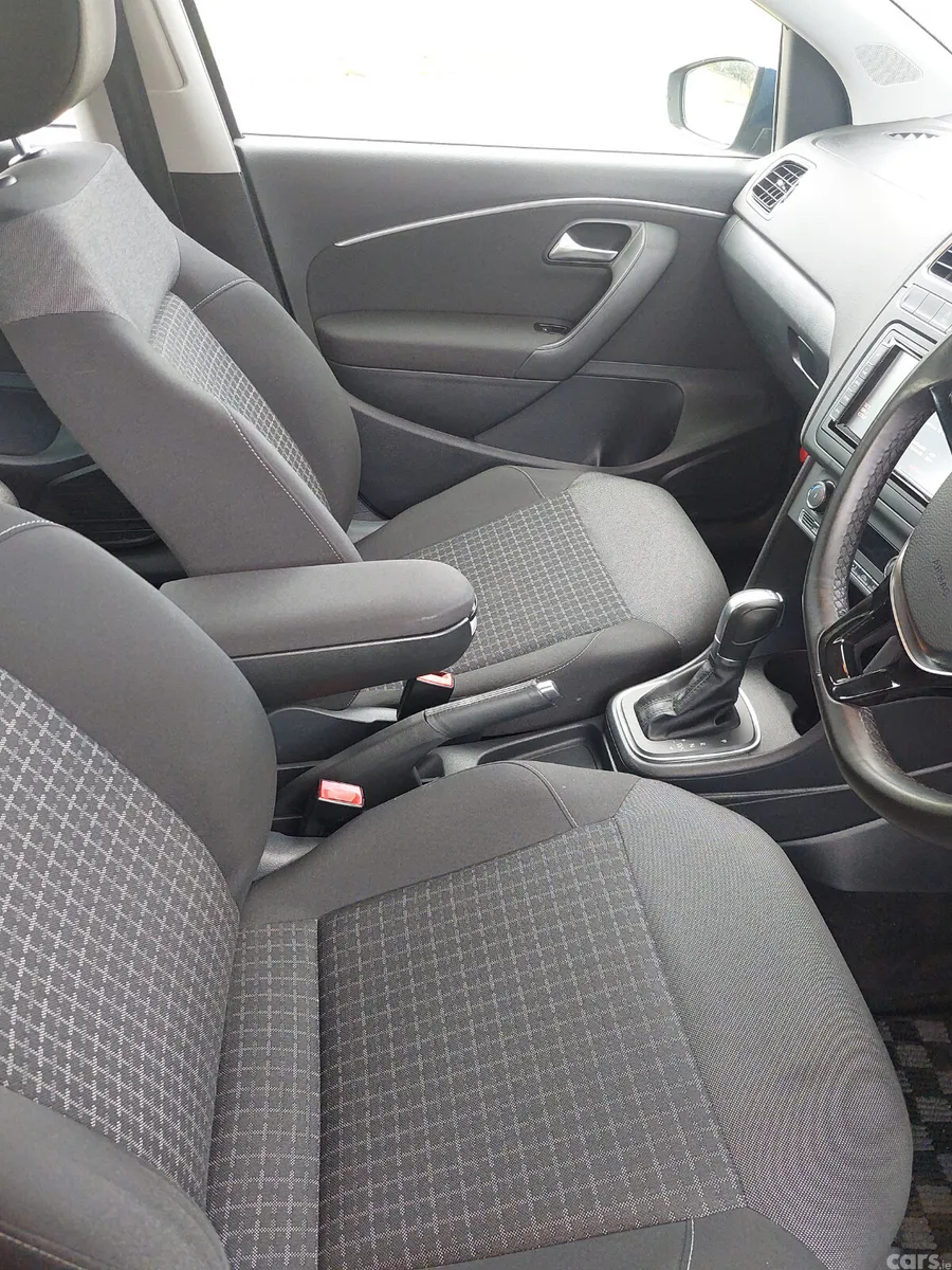 Volkswagen Polo Hatchback, Petrol, 2018, Blue
