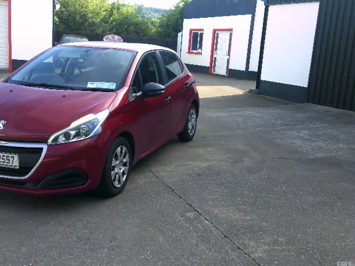 Peugeot 208 Hatchback, Diesel, 2016, Red