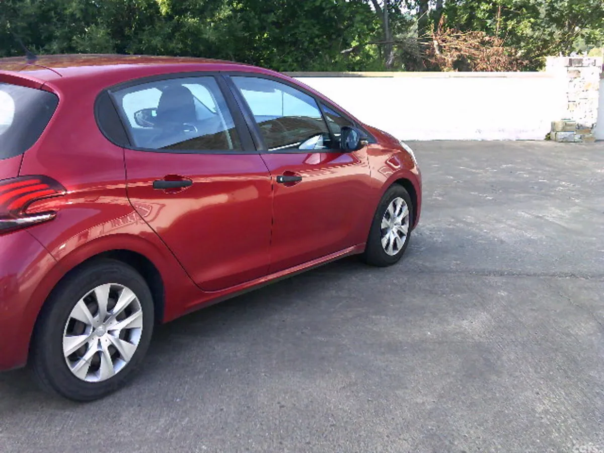 Peugeot 208 Hatchback, Diesel, 2016, Red