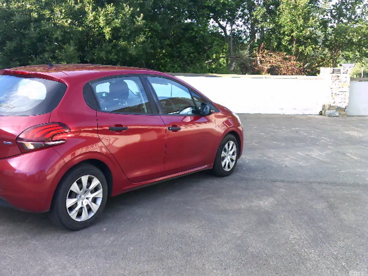 Peugeot 208 Hatchback, Diesel, 2016, Red
