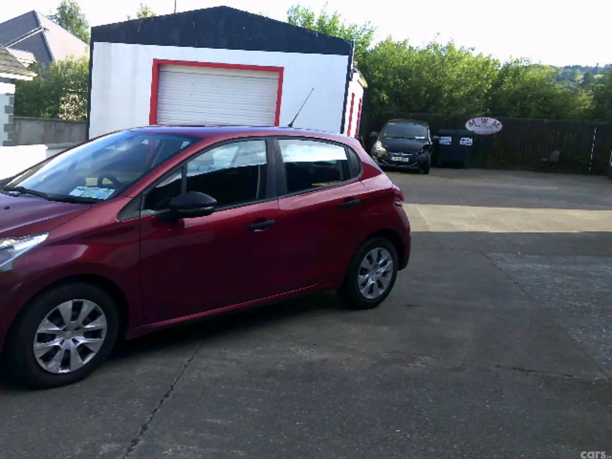 Peugeot 208 Hatchback, Diesel, 2016, Red