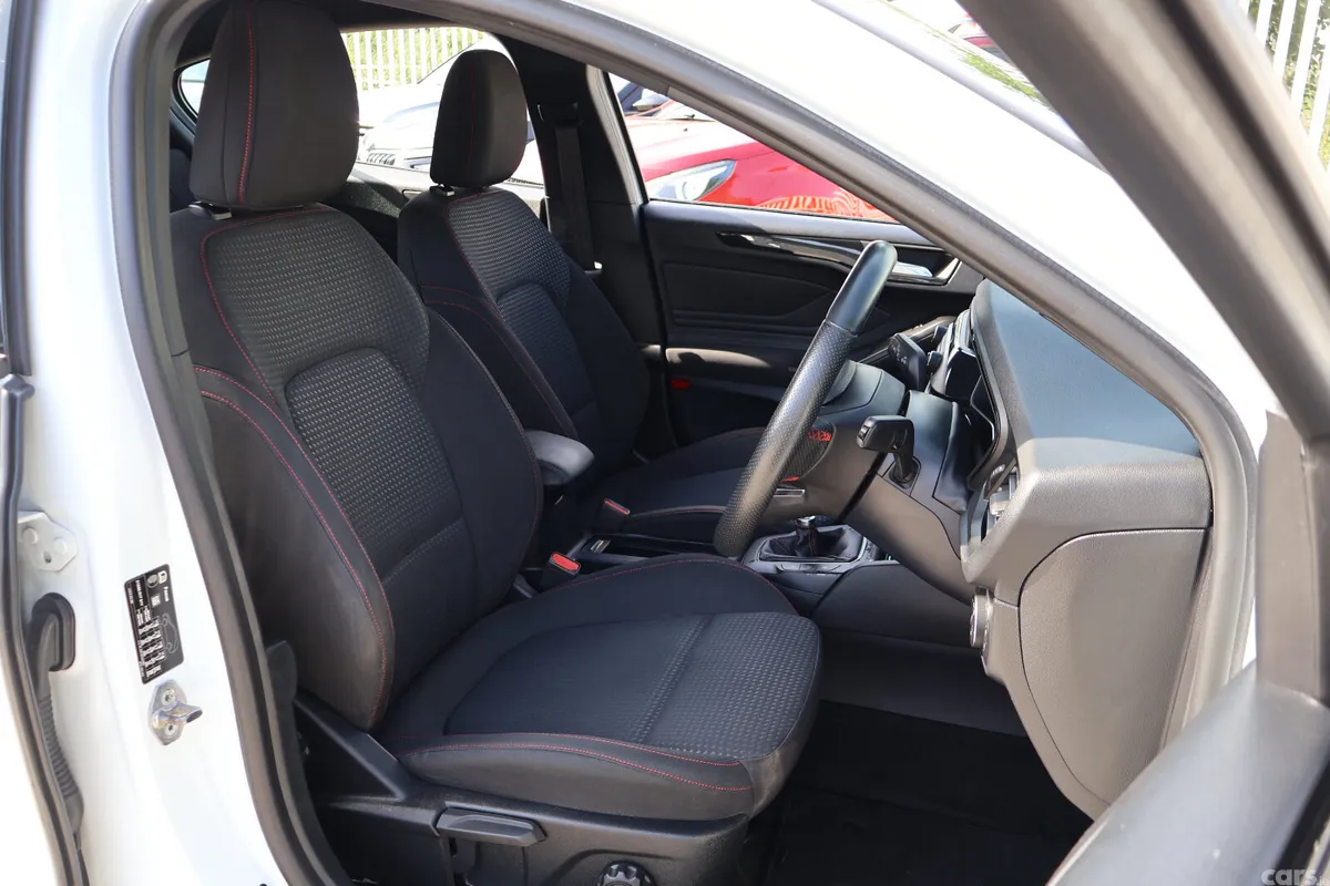 Ford Focus Hatchback, Diesel, 2020, White