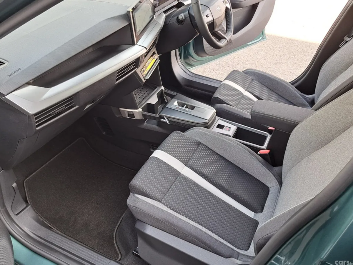 Opel Frontera SUV, Petrol Hybrid, 2027, Green