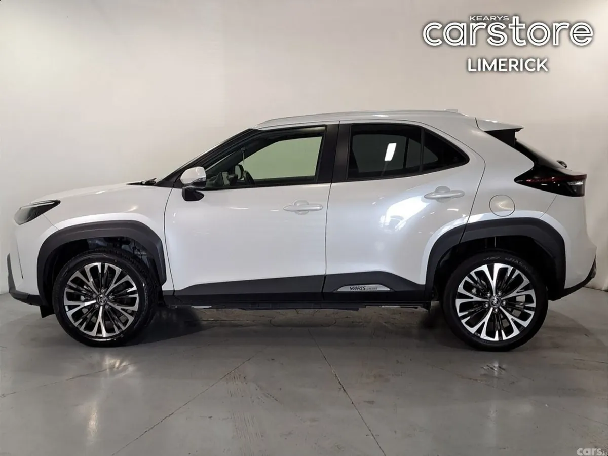 Toyota Yaris Cross SUV, Petrol Hybrid, 2023, White