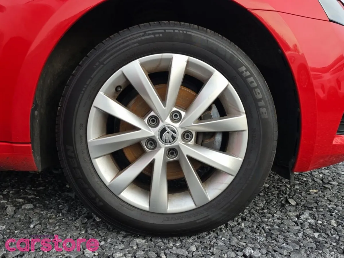 Skoda Octavia Saloon, Petrol, 2021, Red