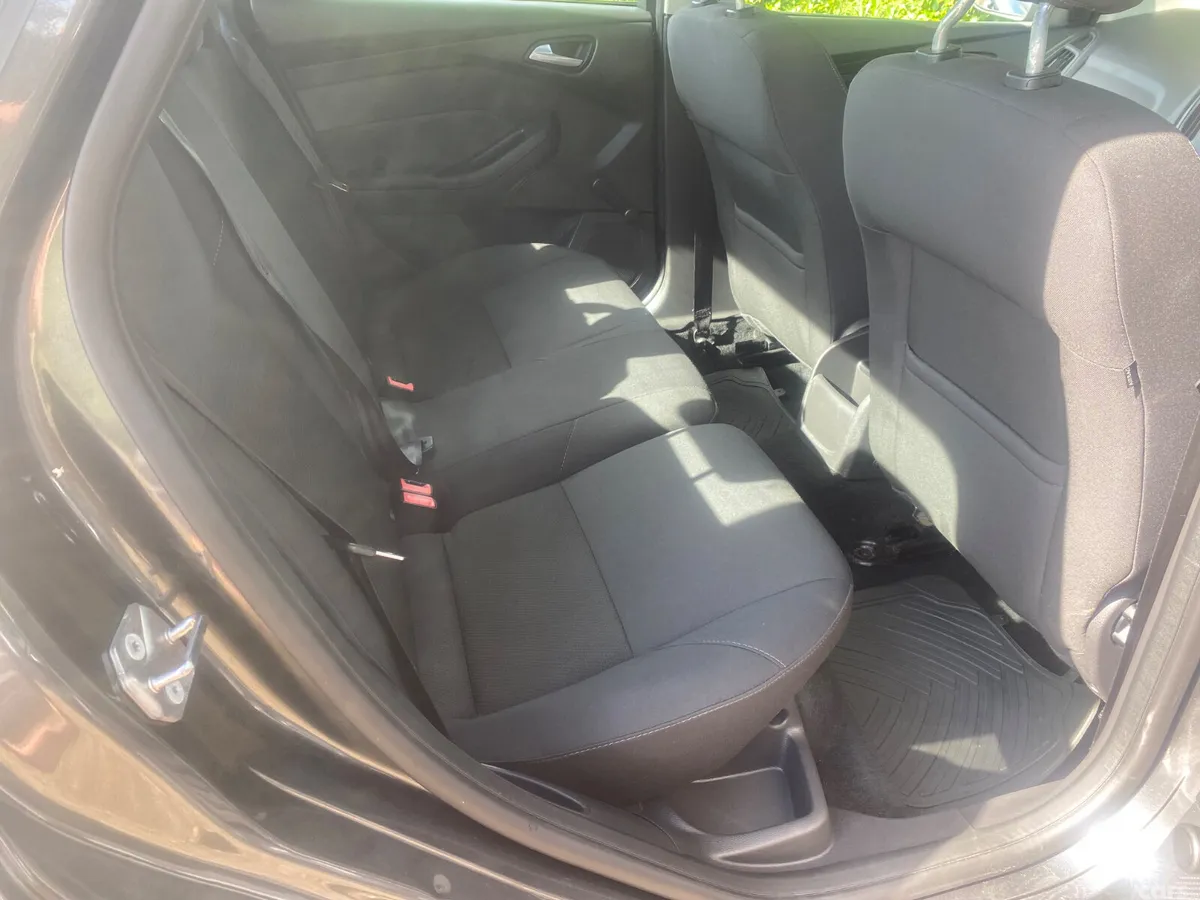 Ford Focus Saloon, Diesel, 2017, Grey