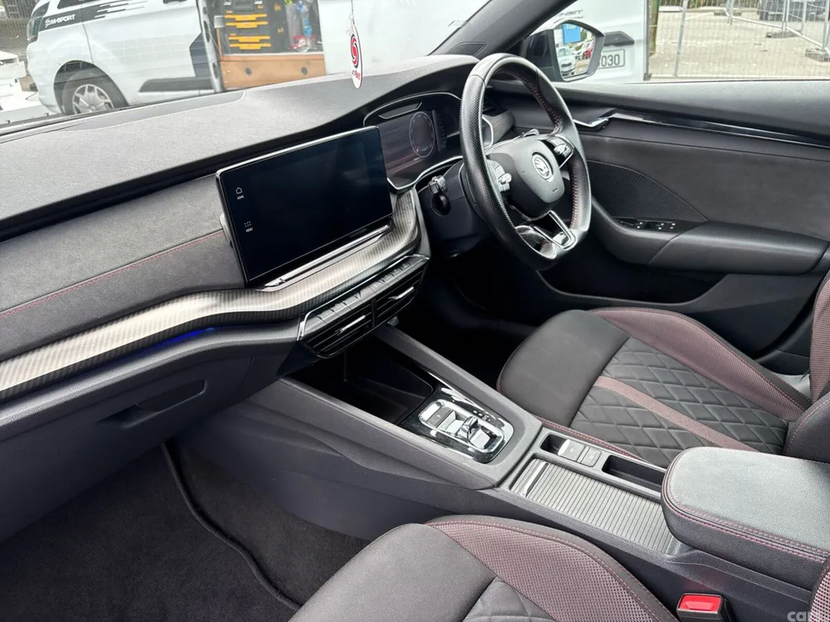 Skoda Octavia Saloon, Diesel, 2021, Grey