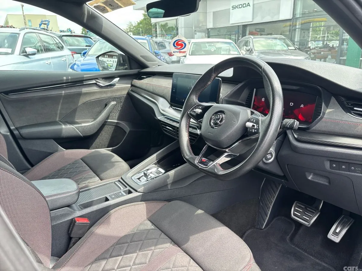 Skoda Octavia Saloon, Diesel, 2021, Grey