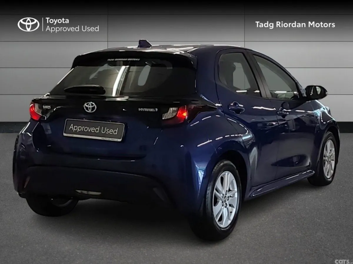 Toyota Yaris Hatchback, Petrol Hybrid, 2023, Blue