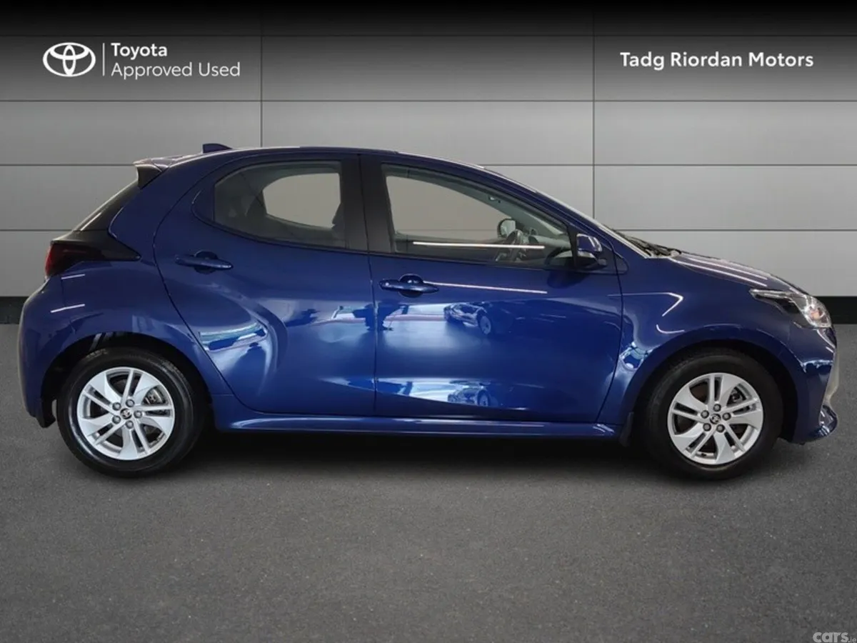 Toyota Yaris Hatchback, Petrol Hybrid, 2023, Blue