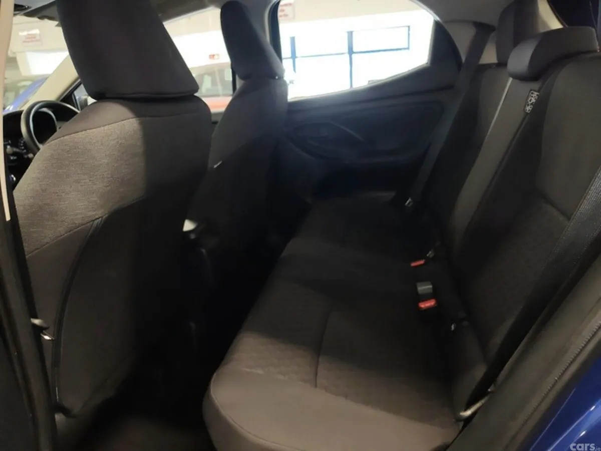 Toyota Yaris Hatchback, Petrol Hybrid, 2023, Blue