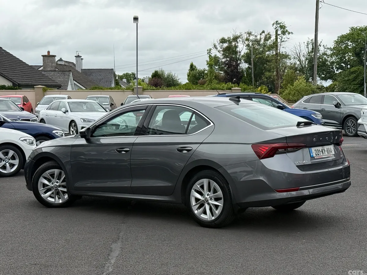 Skoda Octavia Saloon, Petrol, 2022, Grey