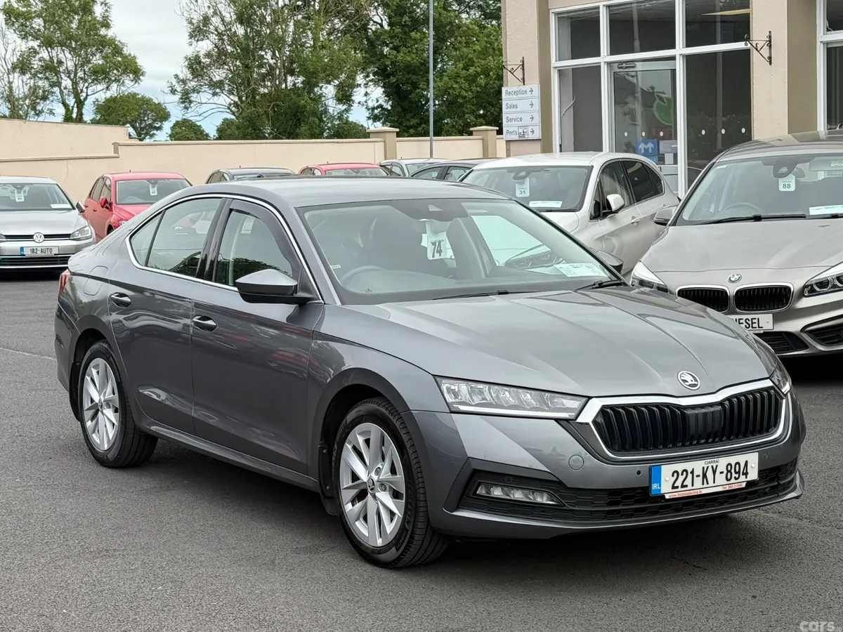 Skoda Octavia Saloon, Petrol, 2022, Grey