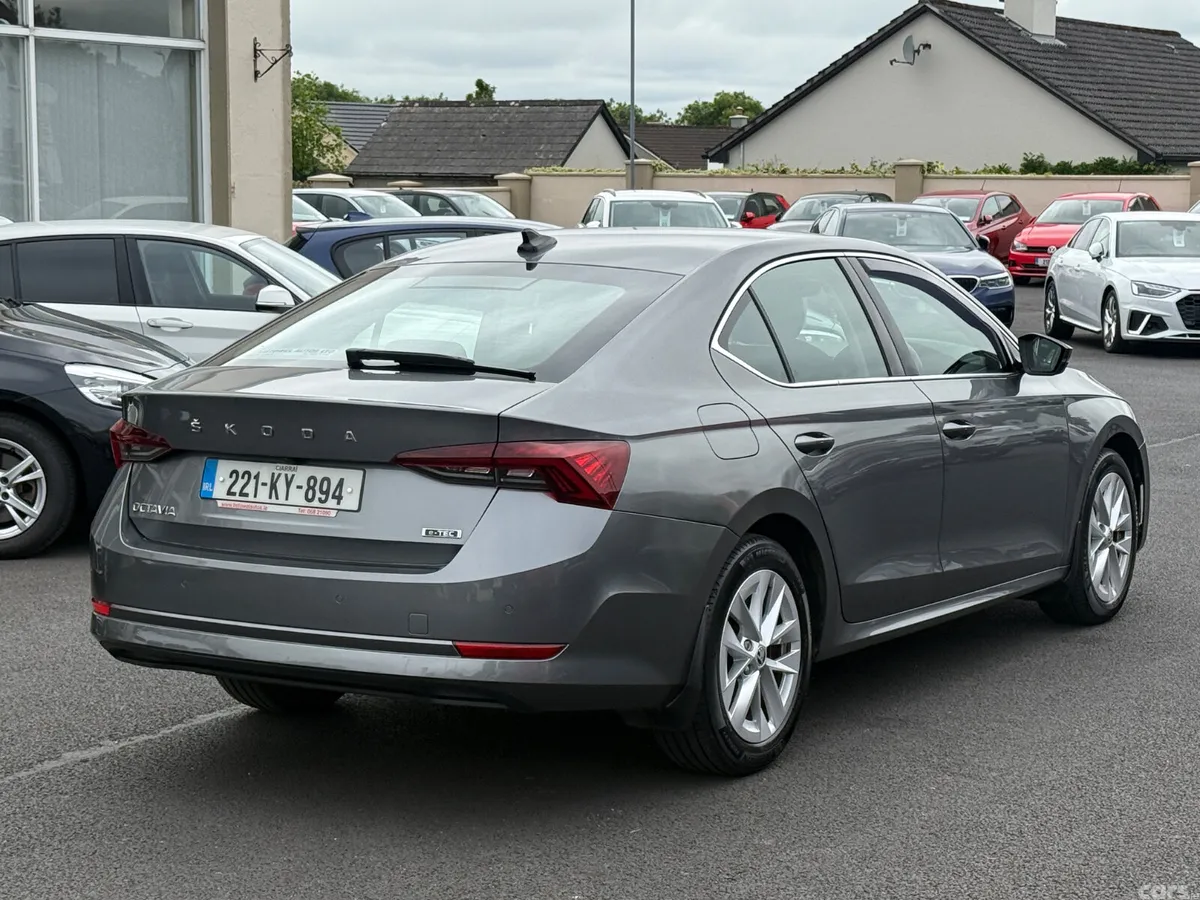 Skoda Octavia Saloon, Petrol, 2022, Grey