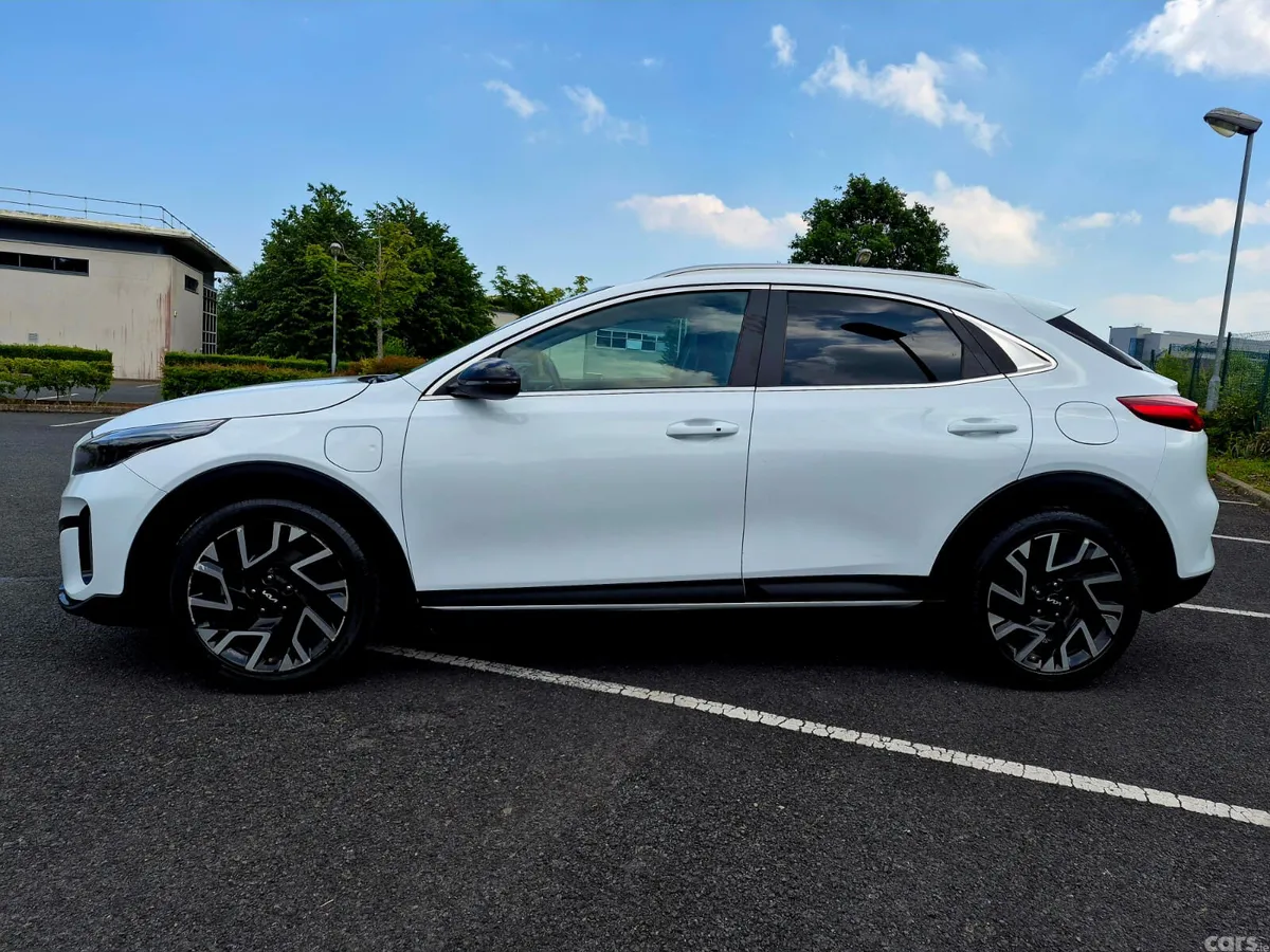 Kia XCeed Hatchback, Petrol Plug-in Hybrid, 2023, White